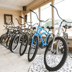 דרום קליפורניה: נגנבו 40 זוגות אופניים שיועדו לתלמידים מצטיינים 