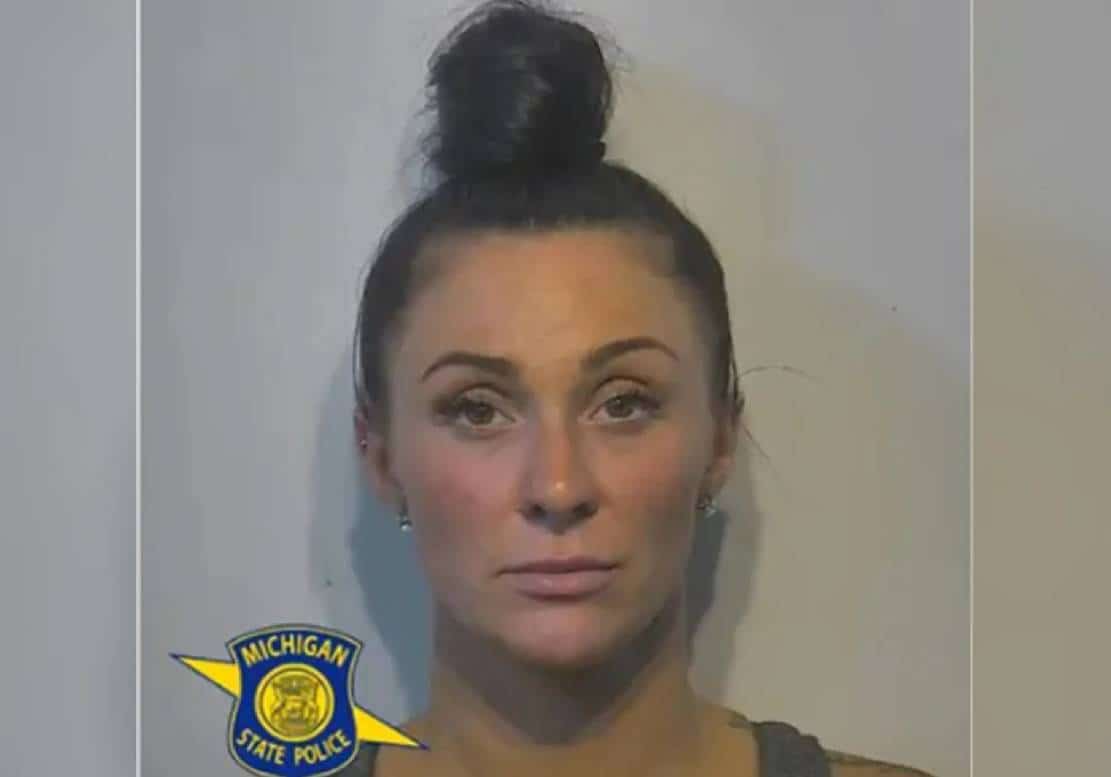 ‏נעצרה בגלל שלא סרקה את כל הפריטים בקופה העצמית בוולמארט