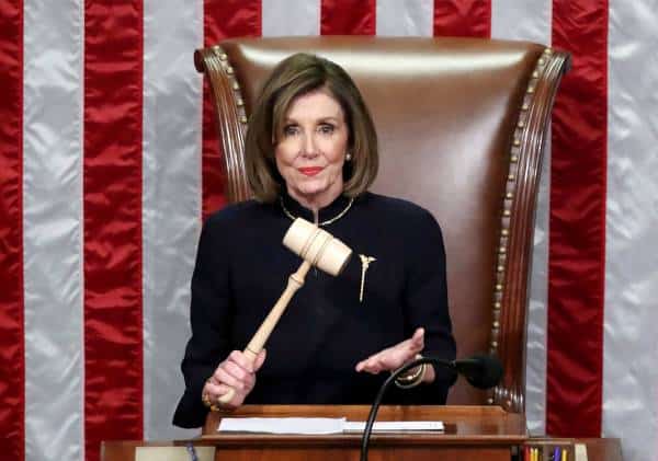 "מצפה לעבוד עם הנשיא הנבחר ביידן": פלוסי מגייסת תמיכה לכהונה נוספת כיו"ר בית הנבחרים