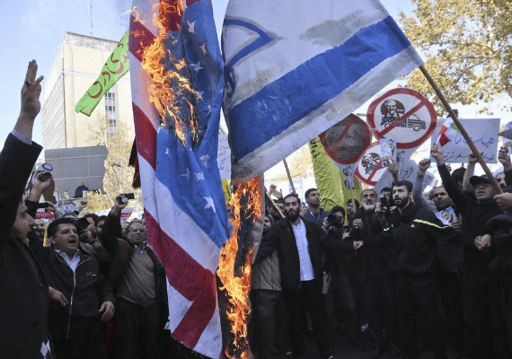 קצת לפני הסנקציות: האיראנים מציינים את יום השנה להשתלטות על השגרירות האמריקנית