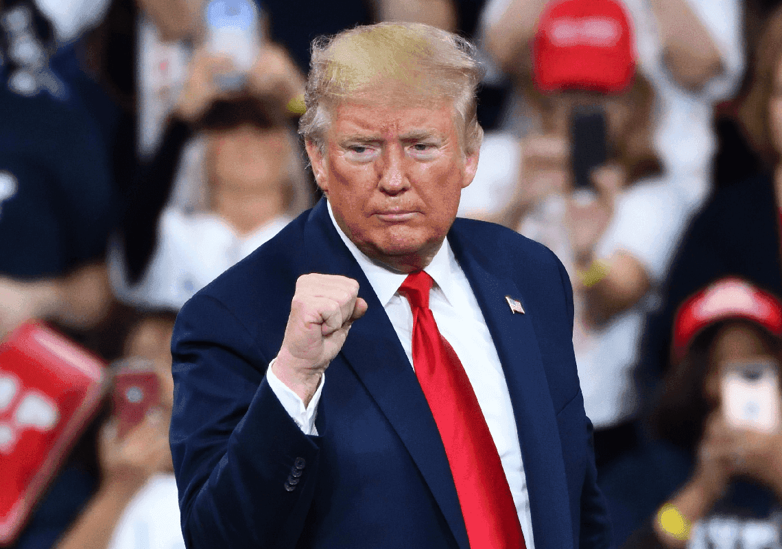 איש תקשורת ותיק פוטר לאחר שקרא לטארמפ "פנים כתומות"