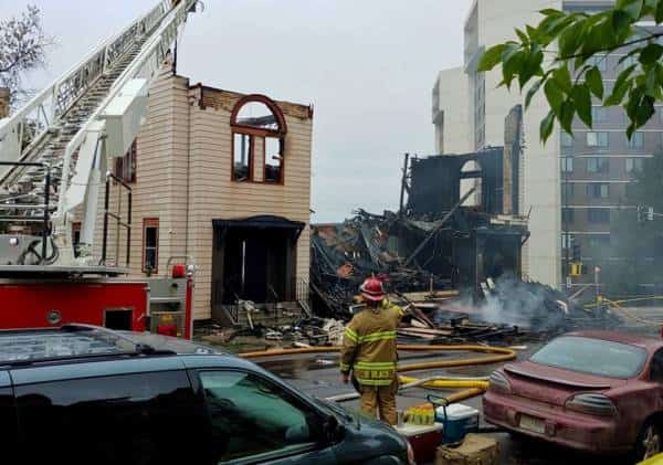 בית כנסת היסטורי נשרף כליל בלב ארצות הברית