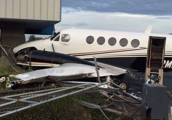 אירוע חריג בשדה תעופה בקליפורניה: נערה בת 17 גנבה מטוס והתנגשה במבנה