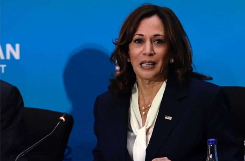 הכל בסדר אצלה? צפו בקמלה האריס מכינה 'סלט מילים' לא ברור ומגמגמת בעודה מדברת על משבר האקלים