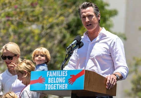 מושל קליפורניה הסיג את המשמר הלאומי מגבול מקסיקו