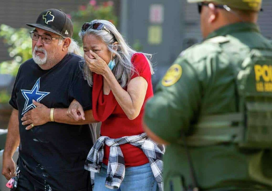 המחדל הגדול בתולדות משטרת טקסס: "הוא ירה 12 דקות מול שער בית הספר בלי שבכלל התקרבו אליו"