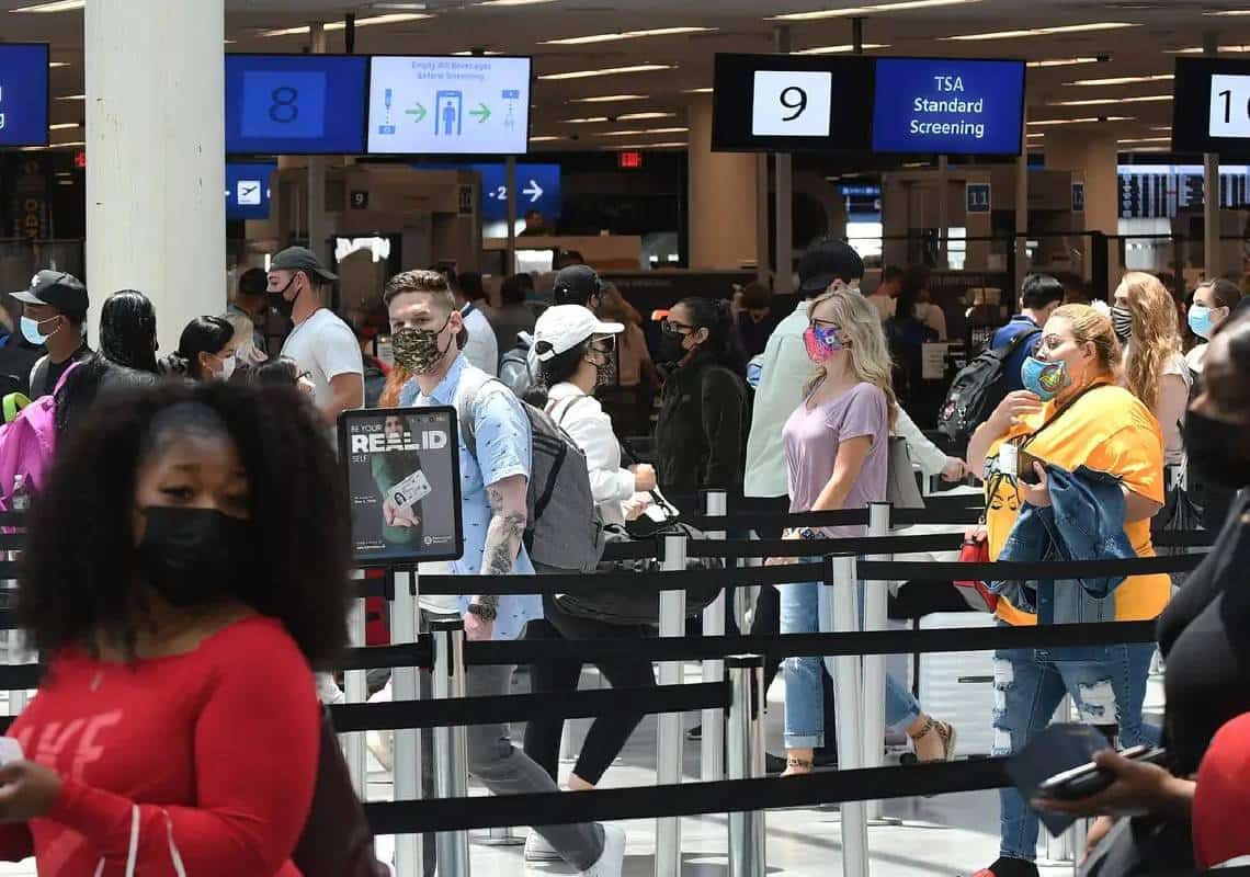 נמלי התעופה בארה"ב נערכים לחג המולד: אלו הימים שצפויים להיות עמוסים במיוחד