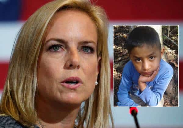 בעקבות מותם של 2 ילדים: מזכירת ביטחון המולדת ביקרה בגבול ארה"ב-מקסיקו