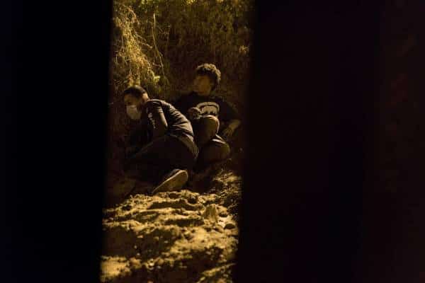 בניגוד לחוק: הממשל דוחה בקשות שהייה של ילדים להורים מתעללים