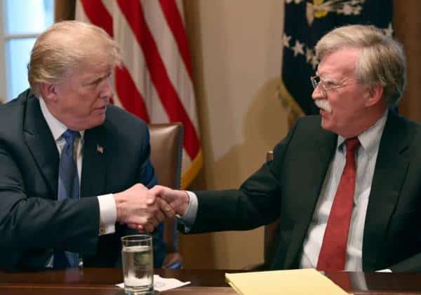 וושינגטון סוערת: "לג'ון בולטון ראיות המפלילות את הנשיא טראמפ"