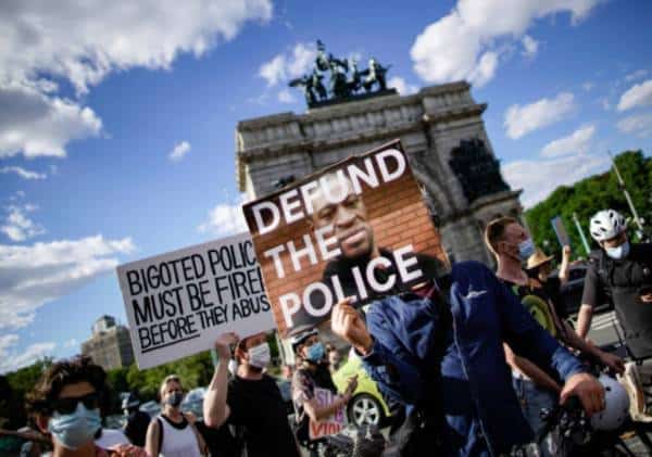 הזוי: מועצת העיר של מיניאפוליס הודיעה על ביטול המשטרה העירונית