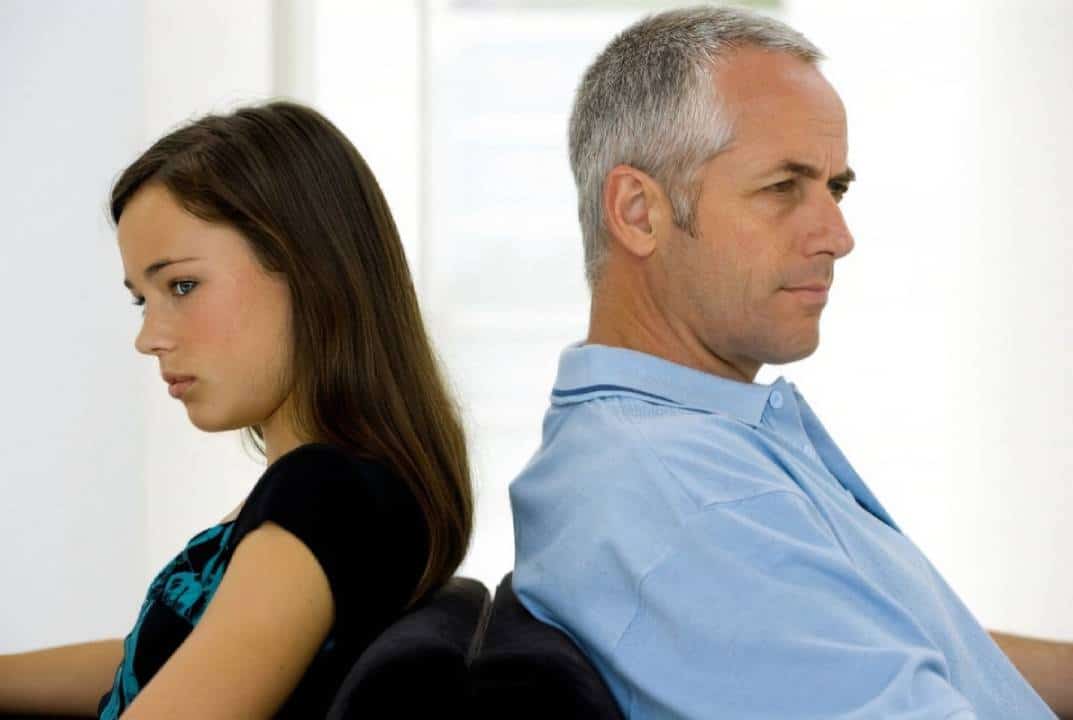 "דברי צרפתית או עזבי את הבית": אב מאיים להעיף את בתו האמריקאית על שלא דיברה איתו בשפת הסבים