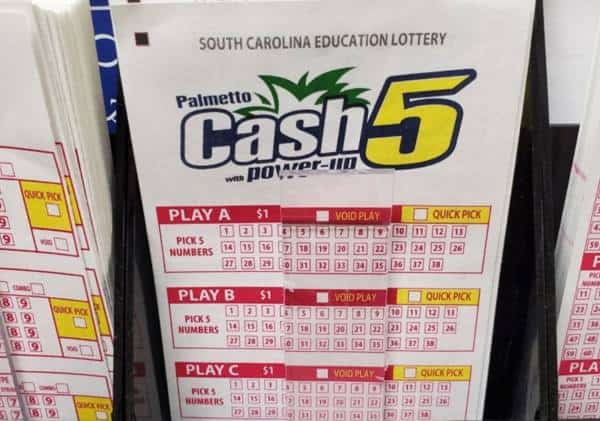 הטעות שכמעט עלתה ביוקר: הזוכה ב-100 אלף דולר בלוטו זרק את הטופס לפח