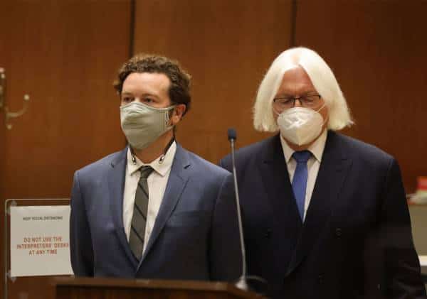 הוא נעצר בחשד שאנס מספר נשים בביתו בהוליווד הילס: כעת, בית המשפט מנחית מכה נוספת על כוכב "שנות ה-70"