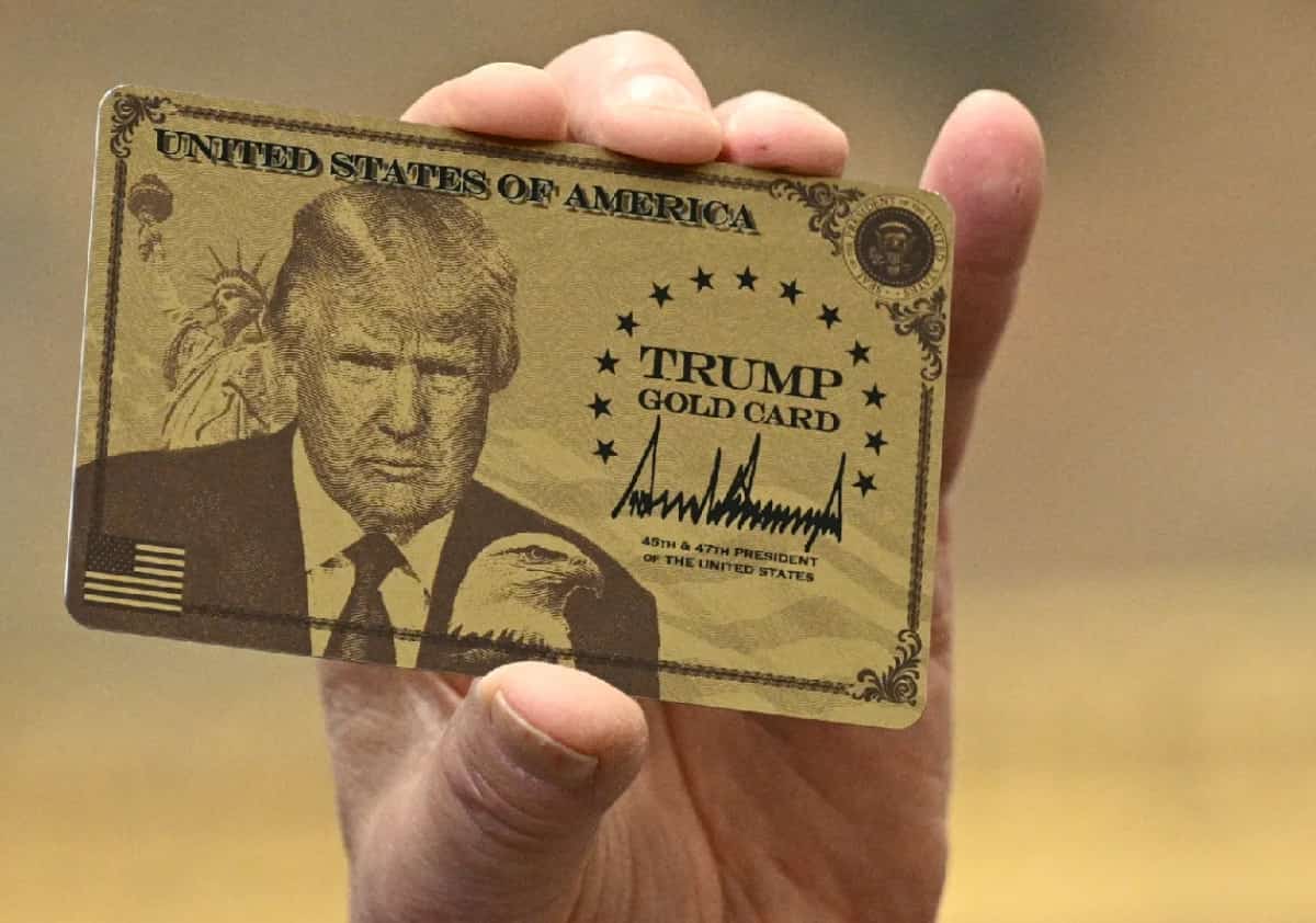 תוכנית הגרין קארד לעשירים של טראמפ נתקלת בחומה משפטית: תביעה פדרלית חדשה נגד 'כרטיס הזהב'