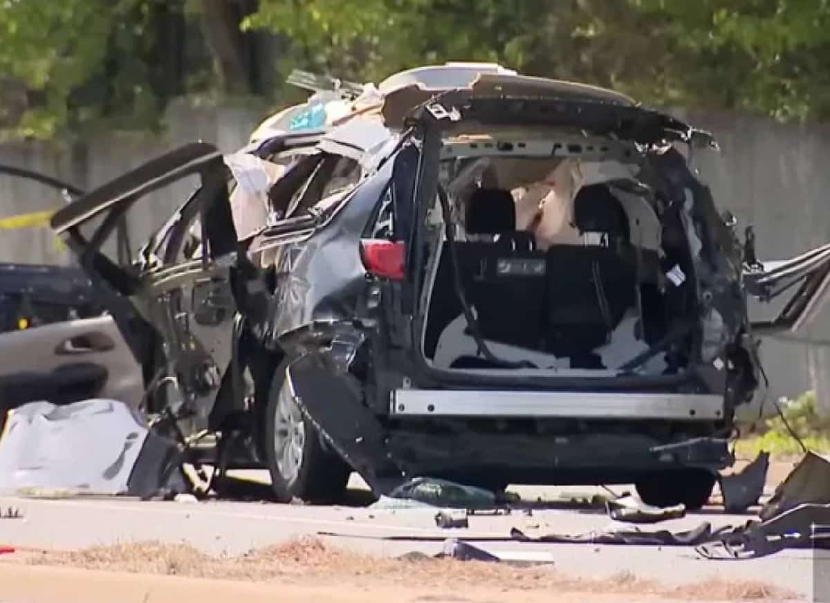 הציתה סיגריה, פוצצה את הרכב: האישה שיצאה חיה מפיצוץ שהפך את המינוואן להריסות