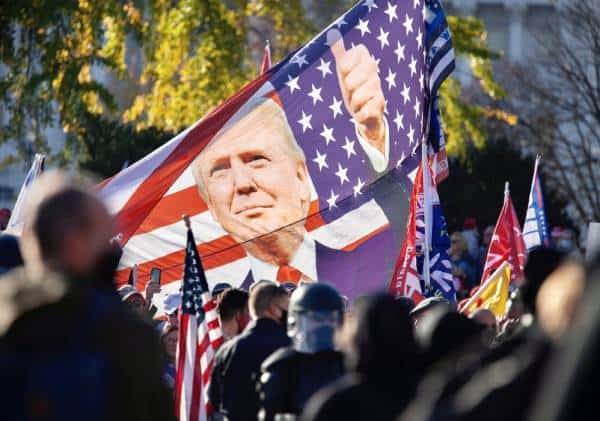 הרוחות מתלהטות בעיר הבירה ותומכי טראמפ מעלים הילוך