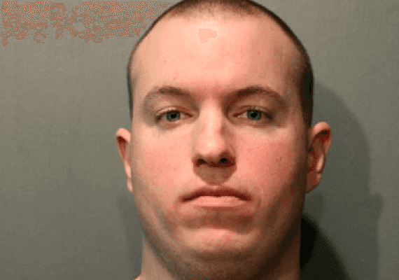 השחית בית כנסת - והופיע לעבודות השירות עם סמל ניאו-נאצי על המצח