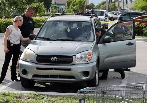 פליטת כדור במכונית בפורט לודרדייל: ילד ירה באמו