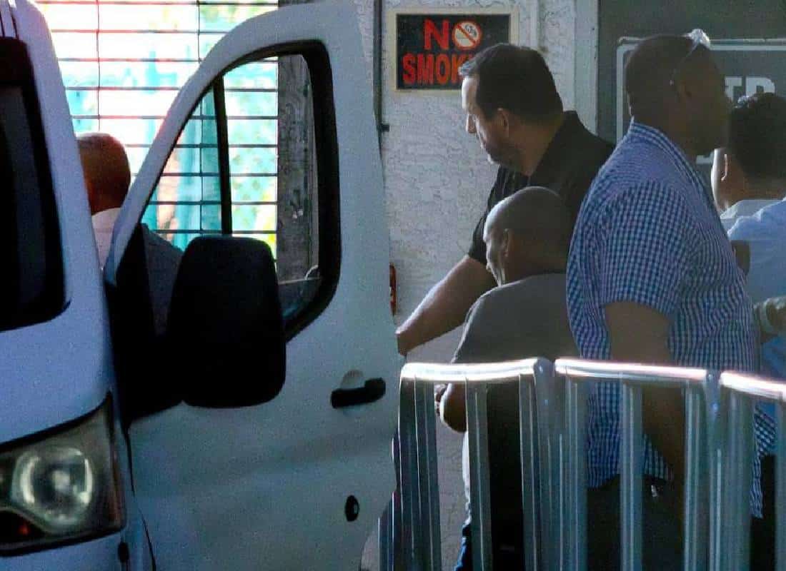 מבצע ציד במיאמי: סוכני הגירה מבצעים מעצרים בתוך בית המשפט