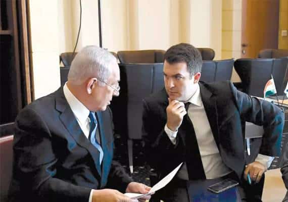 לאחר האשמות נוספות, דובר התקשורת הזרה של רה"מ לוקח צעד לאחור