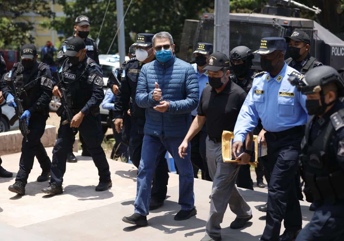 הוסגר לארצות הברית: נשיא הונדורס לשעבר יועמד לדין בגין עבירות סמים