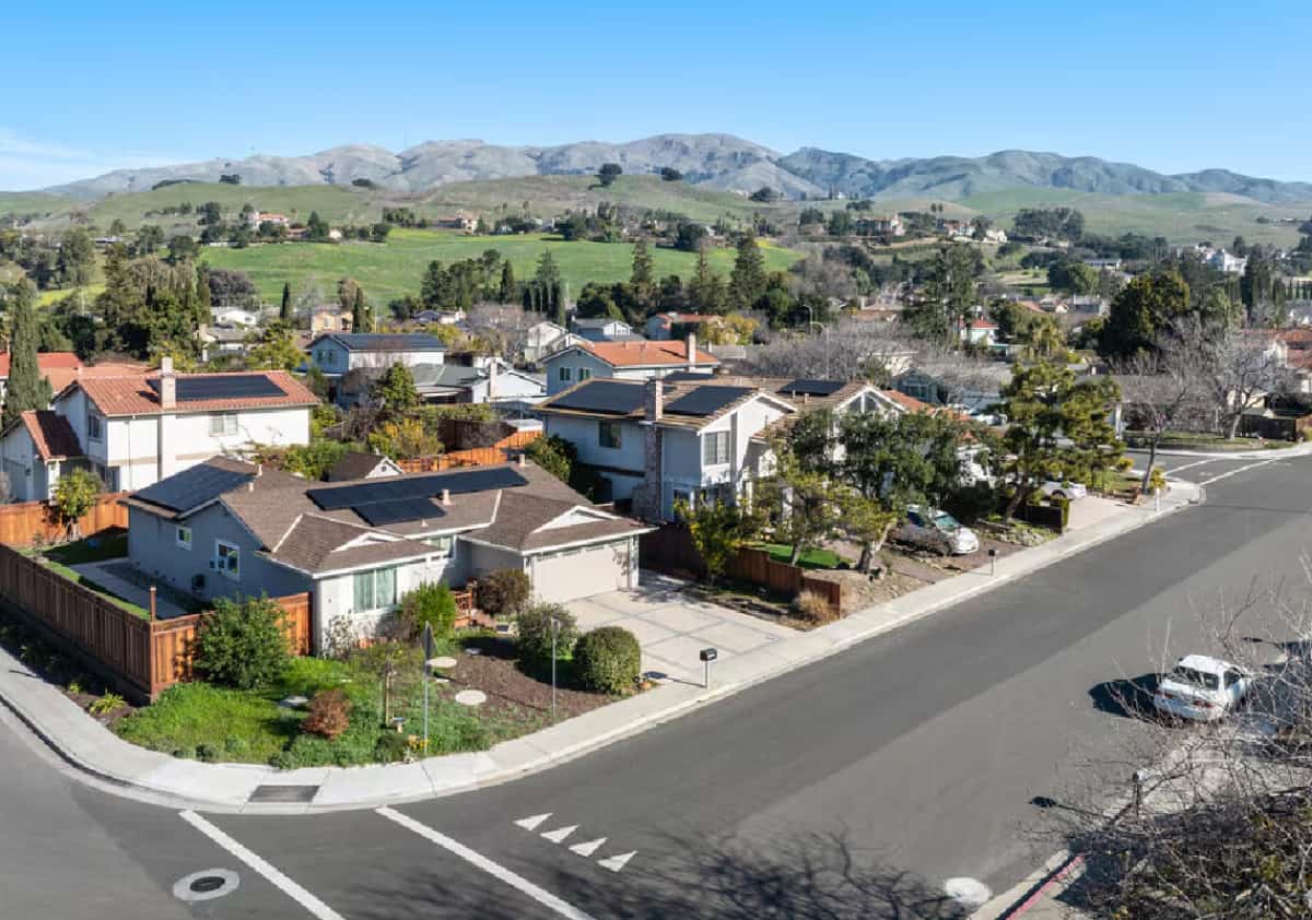 מצלמת פעמון לכל בית: עיר בקליפורניה במהלך מיוחד נגד פריצות לבתים