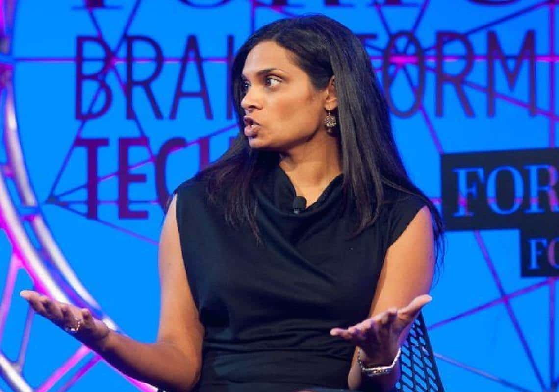 בזמן שמנכ"ל טוויטר נפש באי הבודד, הסמנכ"לית מחקה את טראמפ, עכשיו מצלמה נסתרת קלטה את תכניות הצנזורה לטווח ארוך