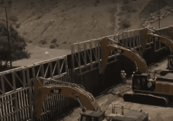 סדקים בחומה: צו להפסקת העבודות מאיים על הקמת החומה הפרטית בגבול מקסיקו