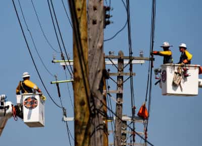 החשמל מתייקר – והלחץ גובר: אמריקה נכנסת לעידן של חשבונות אנרגיה מנופחים - במיוחד בקליפורניה
