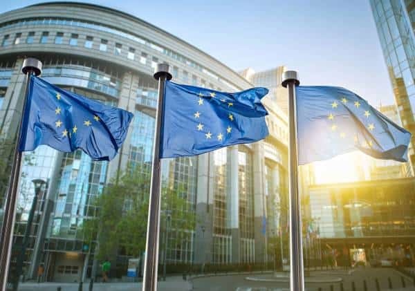 אין כניסה: אזרחים ישראלים ואמריקאיים אינם רצויים כרגע באירופה