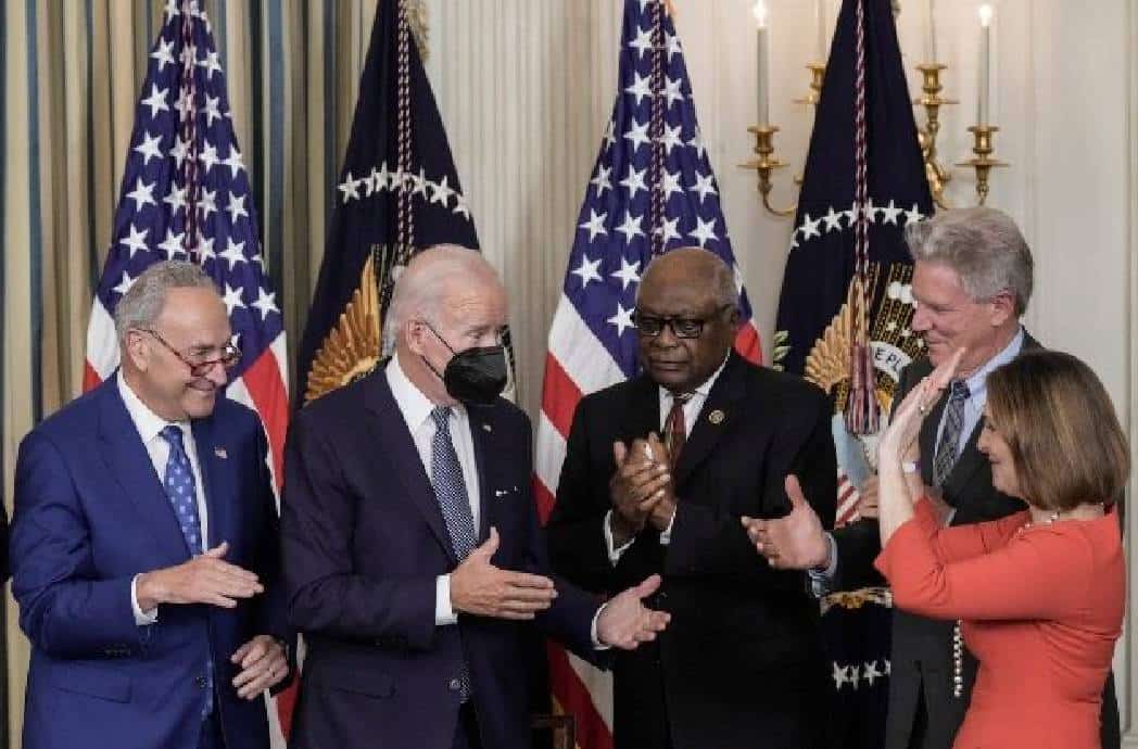 הדמוקרטים בבעיה: הבוחרים מאמינים שהרפובליקנים מטפלים בבעיות בעוד הליברלים ממוקדים רק בפוליטיקה