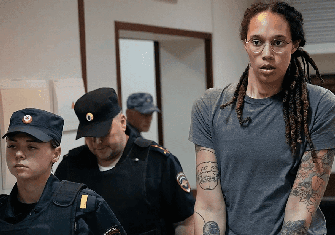 אישה, שחורה, לסבית: האם זו הסיבה שארה"ב התעקשה לשחרר את בריטני גרינר? 