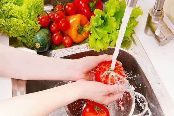 מחפשים את חמשת המסוכנים: כך תשמרו על ילדיכם מפני כימיקלים במזון