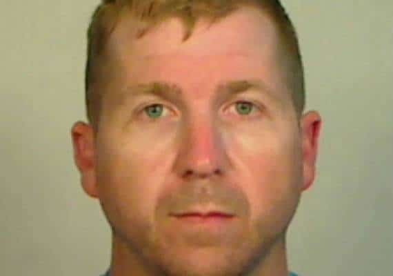 פלורידה: שוטרים עצרו רכב שנסע בצורה מסוכנת והופתעו לגלות מי הנהג שהיה שיכור וחמוש