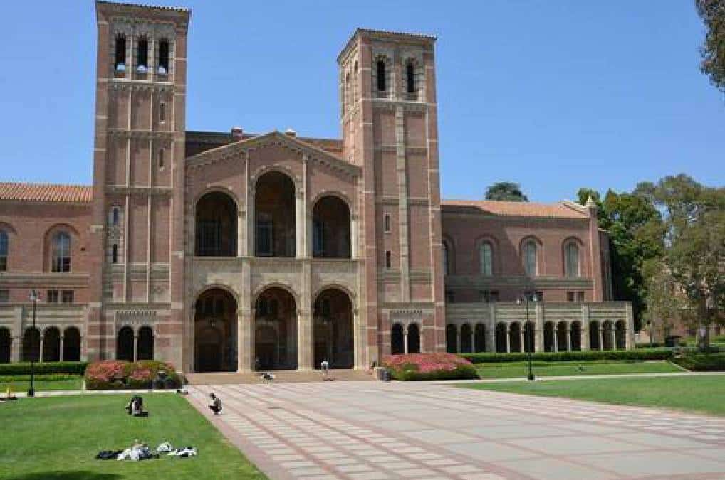 ‏אוניברסיטת קליפורניה פועלת להעסקת מהגרים בלתי חוקיים תוך הפרה של החוק הפדרלי‏