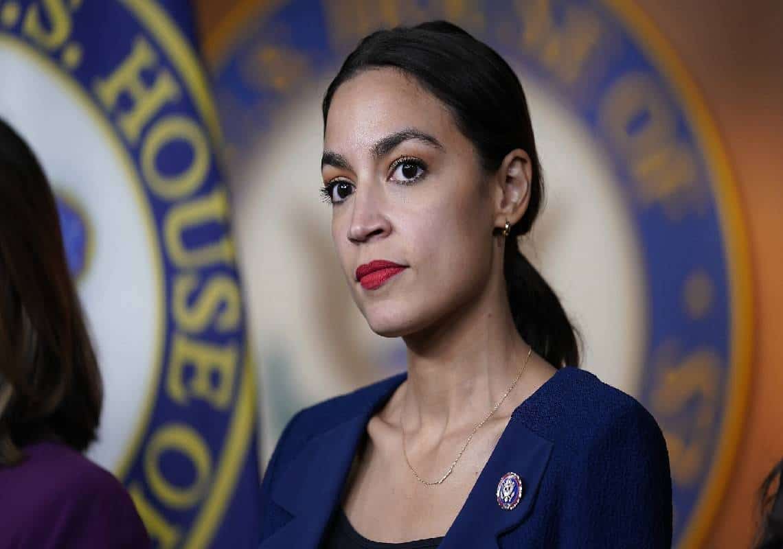 "רפובליקנים רודפים אותי בגלל תסכולים מיניים מטורללים - הם רוצים לצאת איתי לדייטים ולא יכולים"