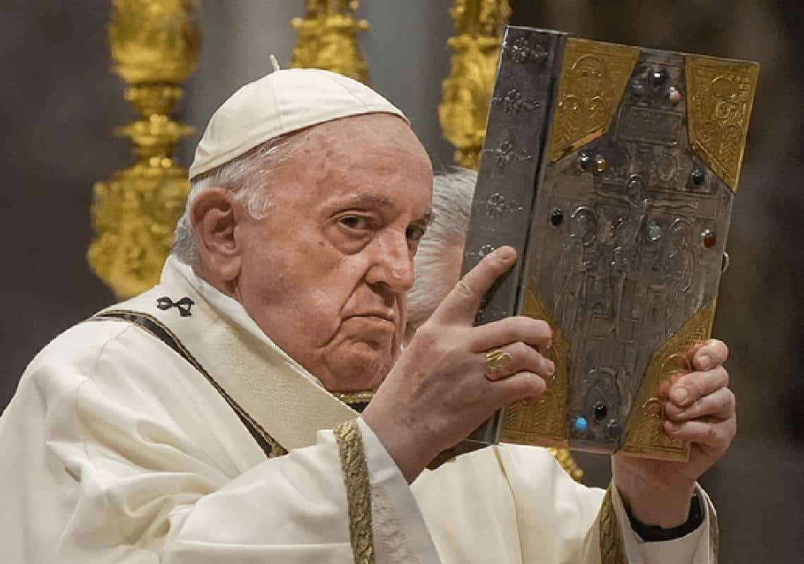 האפיפיור: "המהגרים מסוריה הם כמו ישו - כולנו גזענים, כולנו גזענים"