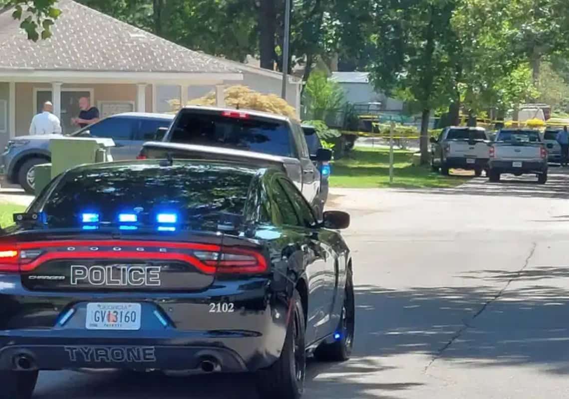 במהלך פשיטה על ביתו של חשוד ברצח: סוכן פדרלי נורה