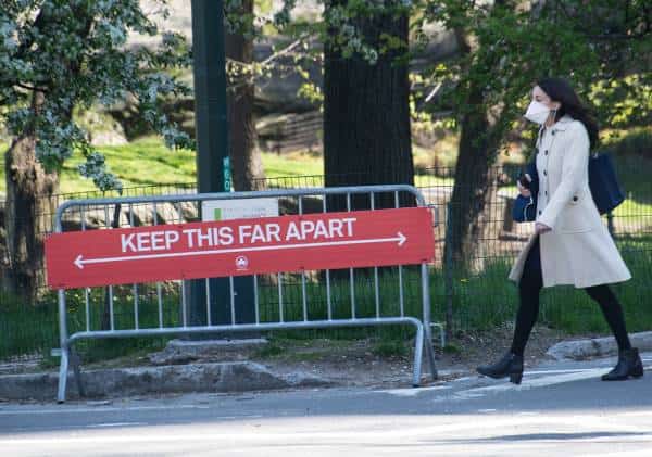 חוקרי אוניברסיטת קולומביה: כך ניתן היה להציל את חייהם של עשרות אלפי קורבנות הקורונה