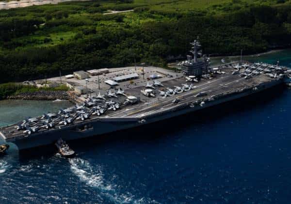 "אוניית הקורונה" בחיל הים האמריקאי: כ-600 חיילים אובחנו, קורבן ראשון בקרב אנשי הצוות