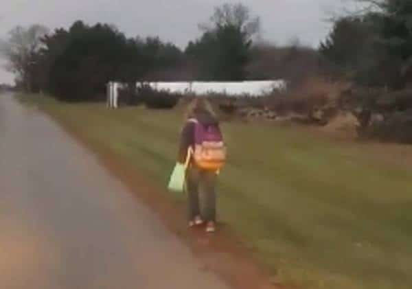 עונש חינוכי או התעללות מוגזמת? אב הכריח את בתו לצעוד 5 מייל בקור לביה"ס