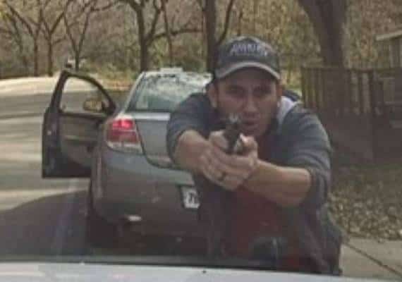 פורסם תיעוד דרמטי מתוך קרב יריות שהתנהל בין שוטר לנהג