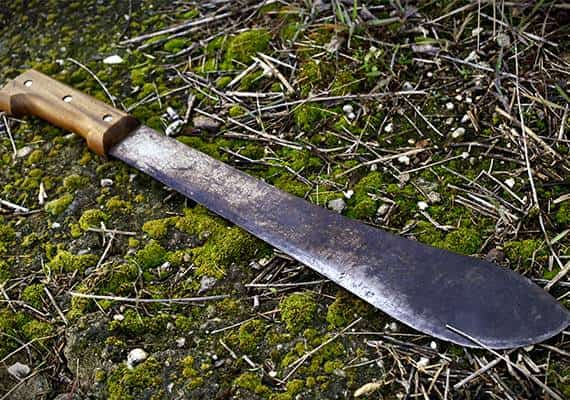 באיומי מצ'טה: בחורה במונטנה חצתה קו אדום במאמציה לשכב עם האקס