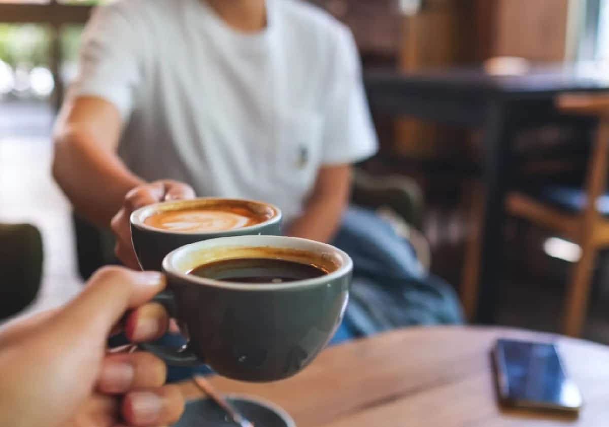 שבועיים בלבד: המחקר שבדק מה קורה כשמפסיקים לשתות קפה ואז חוזרים