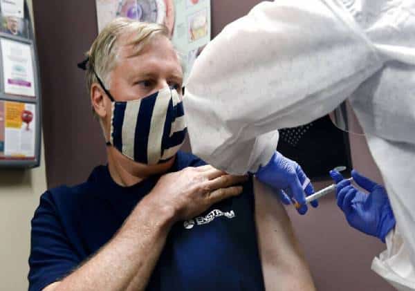 יש לנו מנצחת: רוסיה מוציאה את חיסון הקורונה הראשון בעולם - אוליגרכים רוסים כבר קיבלו אותו לפני כולם