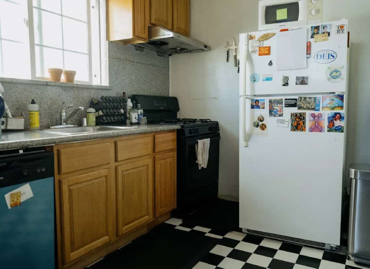 שוכרים דירה בקליפורניה? מהפכה קטנה אך משמעותית: סוף לדירות בלי מקרר ותנור