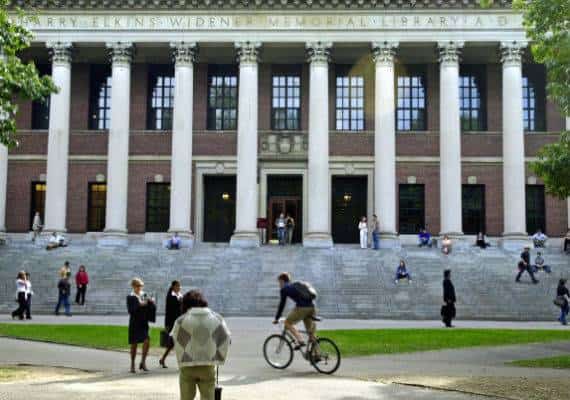 אנטישמיות בהרווארד: האוניברסיטה מנסה להבין מי יצר סמל צלב קרס על לוח מודעות בשטחה