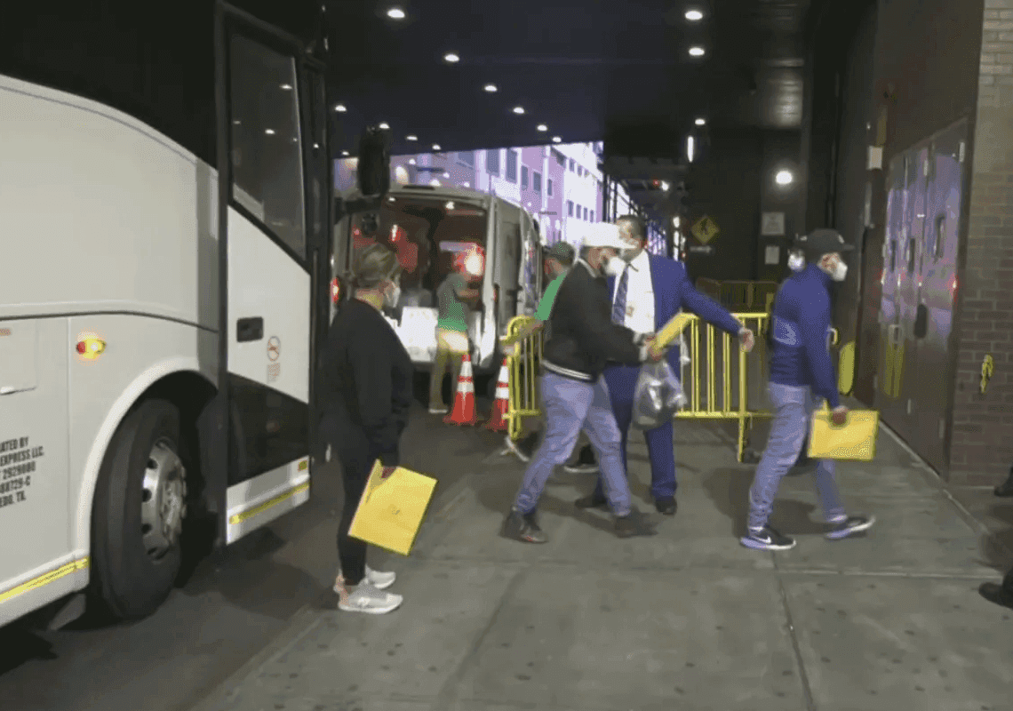 משבר הגבול עובר לניו יורק: עוד עשרות מהגרים הגיעו באוטובוסים 