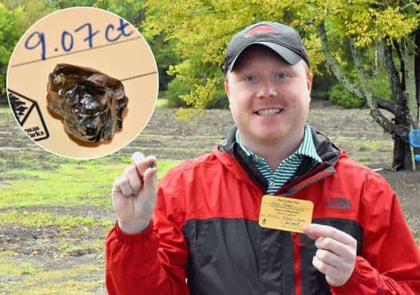 הוא חשב שמצא חתיכת זכוכית בפארק: רק אחר כך הבין מה יש לו ביד